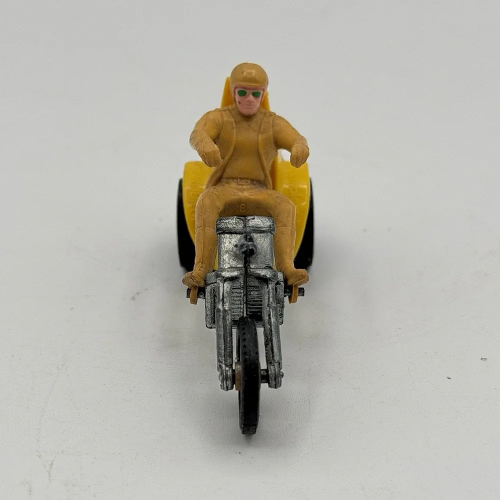 Vintage‎ 1971 Hot Wheels Rumblers Squealer 3 Yellow Trike Bike w/ Rider Damaged